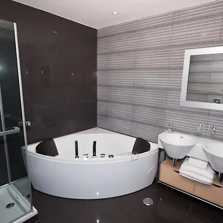 Luxury Villa With Pool & Sea Views * Lagos